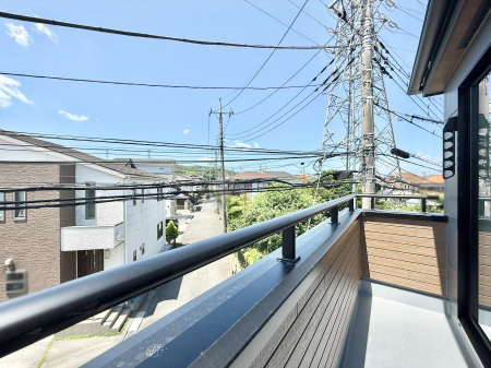 バルコニー 内装■ 朝のコーヒーや夜の星空を楽しむ、癒しの場所