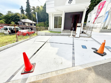  外観■自宅にカースペースがあると助かります