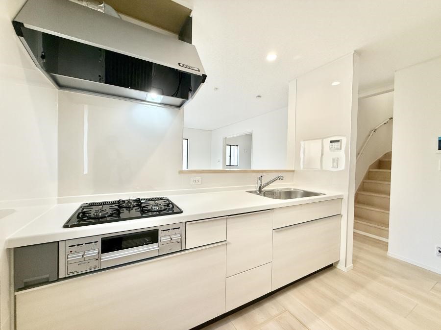 �L�b�`�� �����������������Ԃ����܂��A�Ί炠�ӂ��L�b�`��