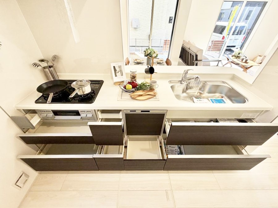 �L�b�`�� �����������������Ԃ����܂��A�Ί炠�ӂ��L�b�`��