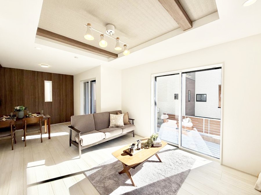 ���r���O ���������났�ƏΊ炪�W�܂�A�S���܂郊�r���O