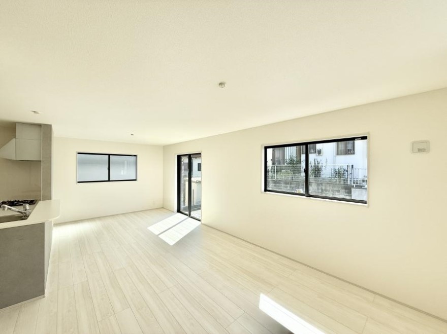 ���r���O ���������S�n�̂����A���z�̃��r���O