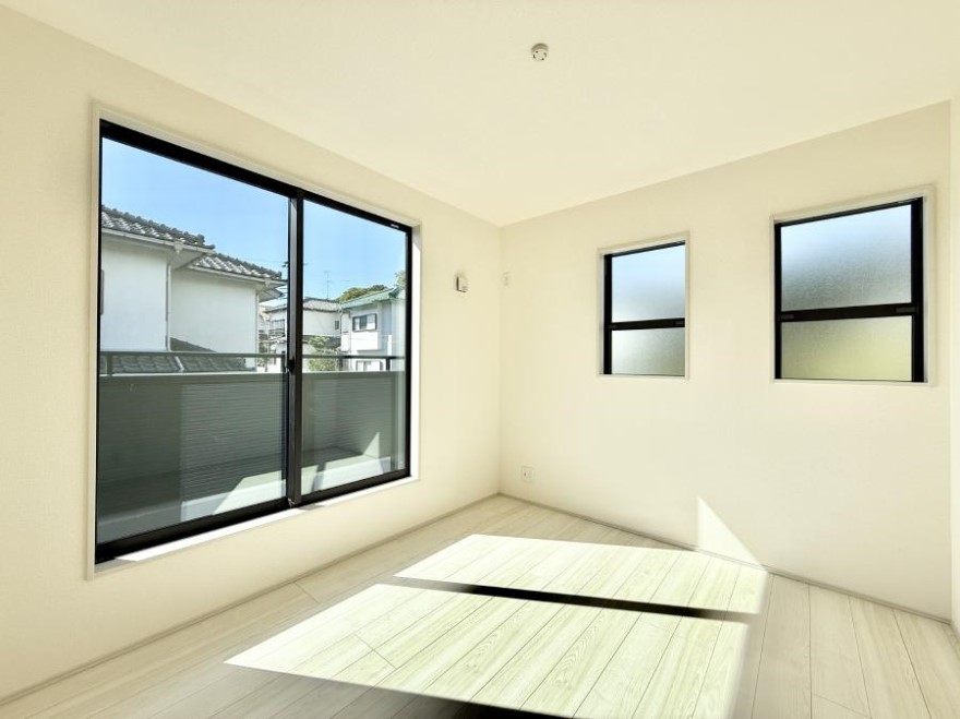 �Q�� ���������̔z�u��ʋC���̗ǂ��݌v�ŕ����̋�C�������炸�A��ɐV�N�ȋ�C������܂�