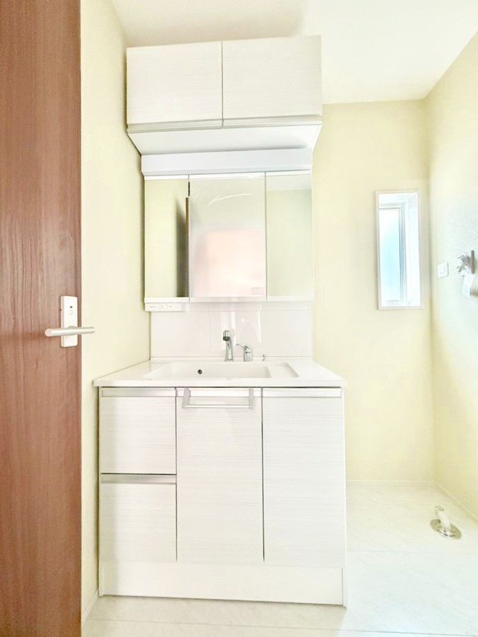 ʑEʏ Ƒ݂Ȃg₷zuł