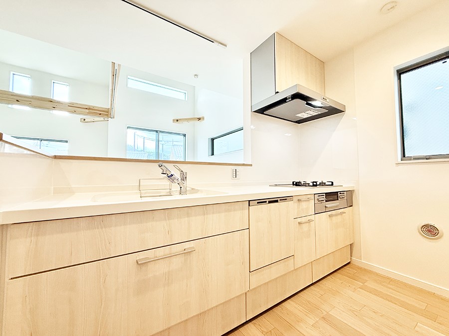 Lb` ƑƂȂAR~jP[V̏