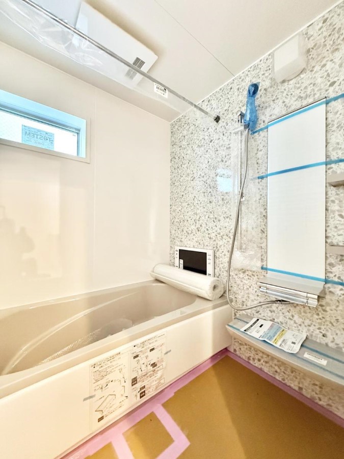 ���� �����������������F�����̕ǖʁA������芰����o�X���[��