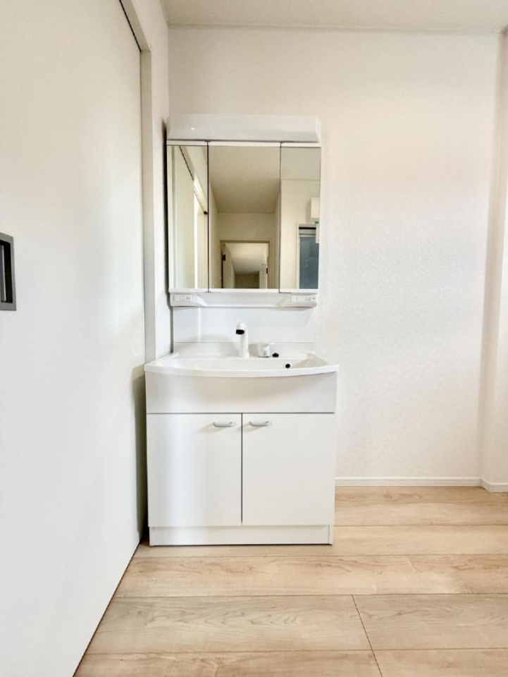 ʑEʏ Ƒ݂Ȃg₷zuł