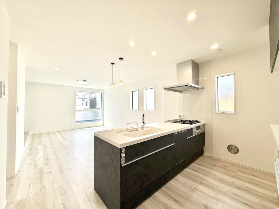 Lb` ƑƂȂAR~jP[V̏