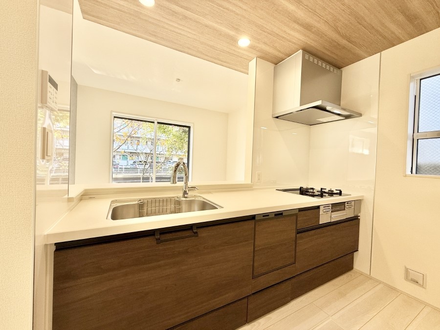 ���r���O ���������S�n�̂����A���z�̃��r���O