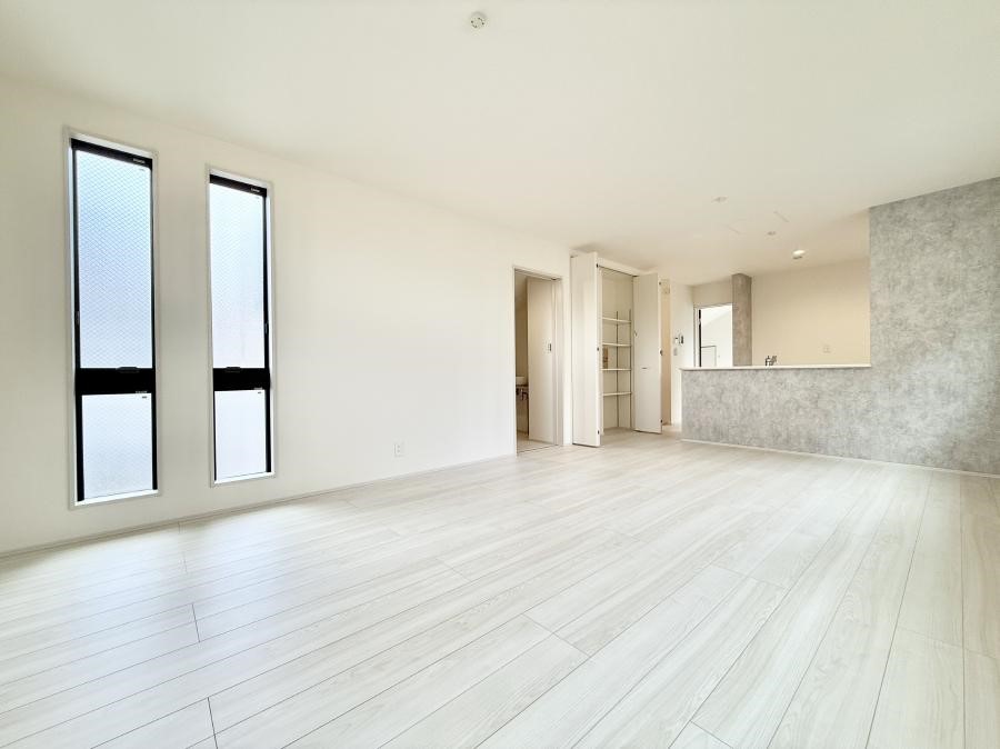 ���r���O ����