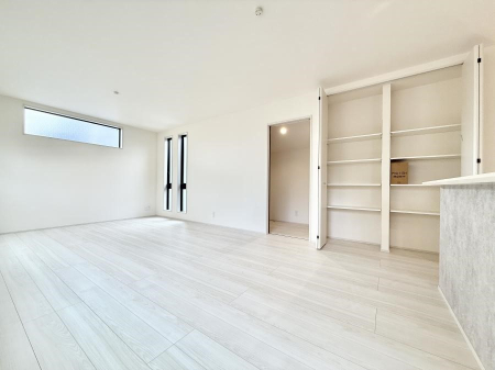 ���r���O ����