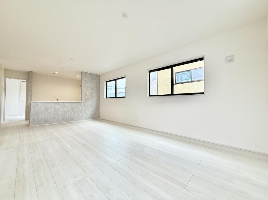 ���r���O ����