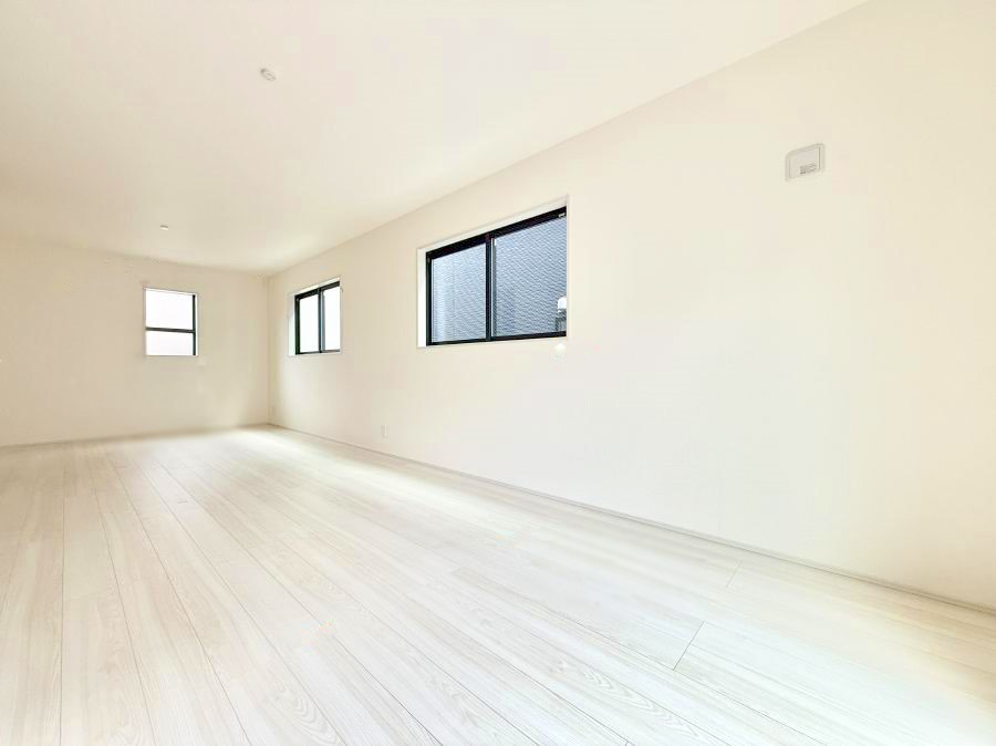 ���r���O ����