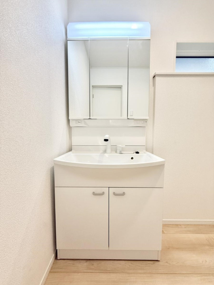 ʑEʏ Ƒ݂Ȃg₷zuł