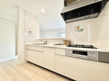 �L�b�`�� �����������������Ԃ����܂��A�Ί炠�ӂ��L�b�`��