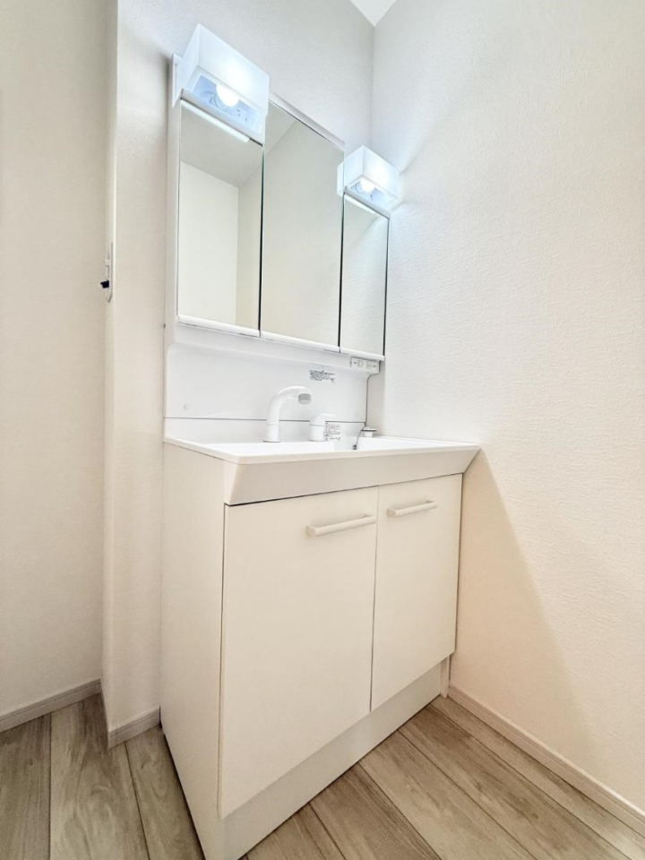 ʑEʏ Ƒ݂Ȃg₷zuł