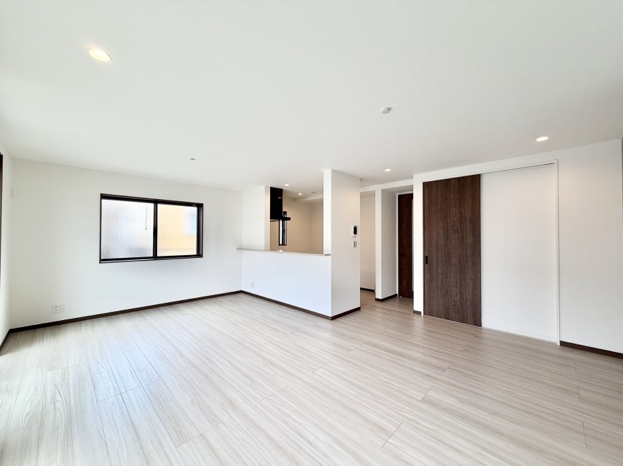 ���r���O ����