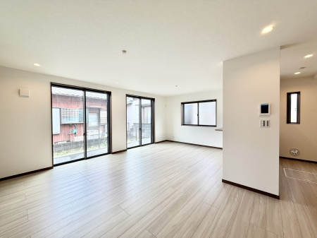 ���r���O ����