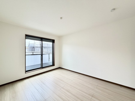 �Q�� ����