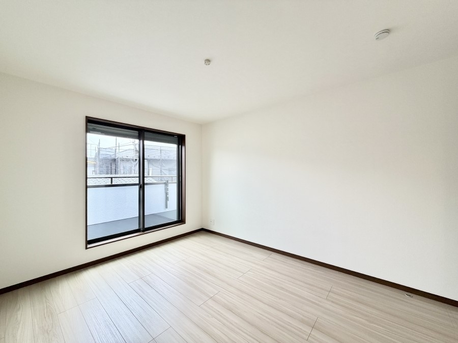 �Q�� ����