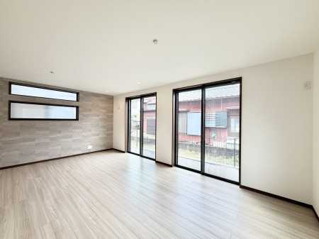 ���r���O ����