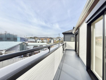 �o���R�j�[ ������ �G�߂̈ڂ낢����������J���I�ȋ�Ԃł�