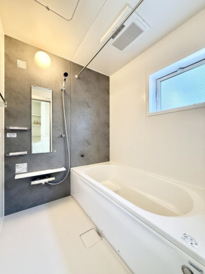 ���� �����������������F�����̕ǖʁA������芰����o�X���[��