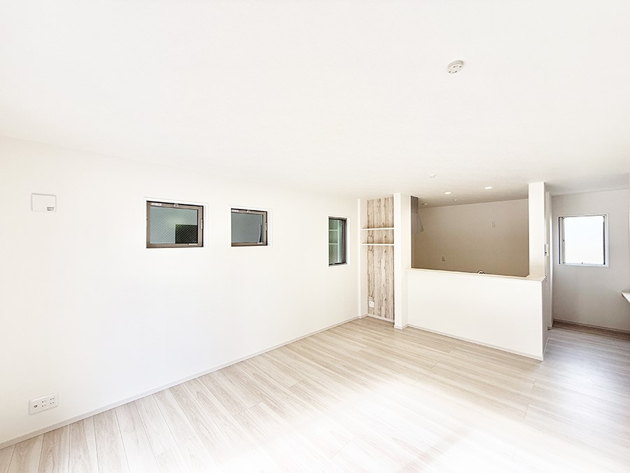 ���r���O ����