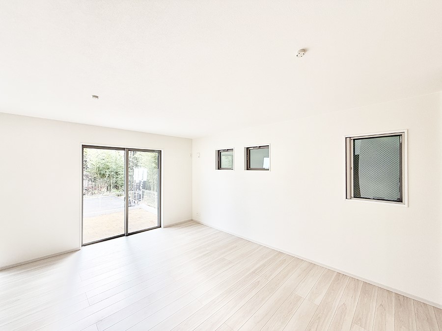 ���r���O ����