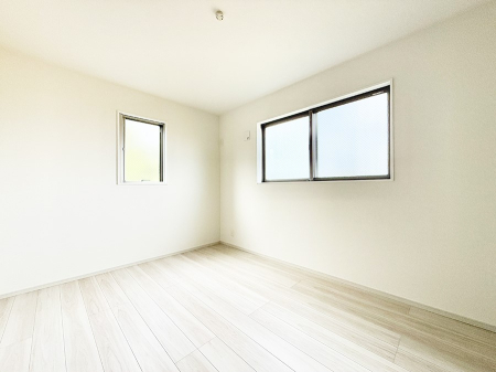 �Q�� ����