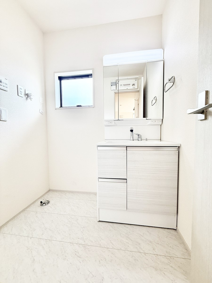 ʑEʏ Ƒ݂Ȃg₷zuł