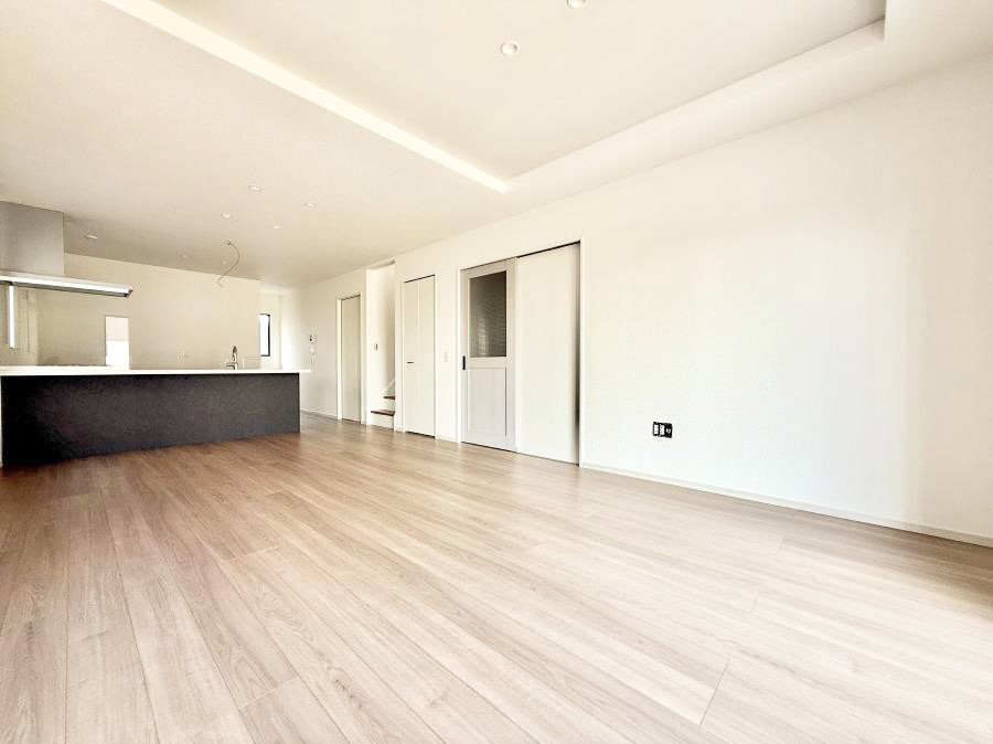 ���r���O ����