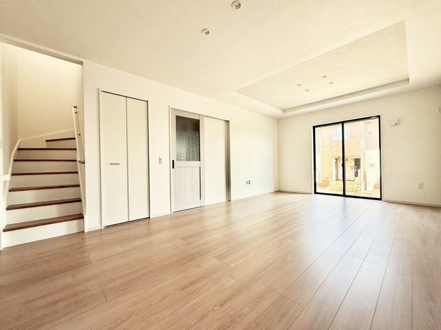 ���r���O ����