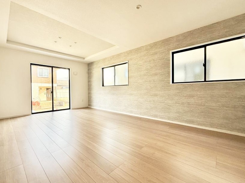 ���r���O ����