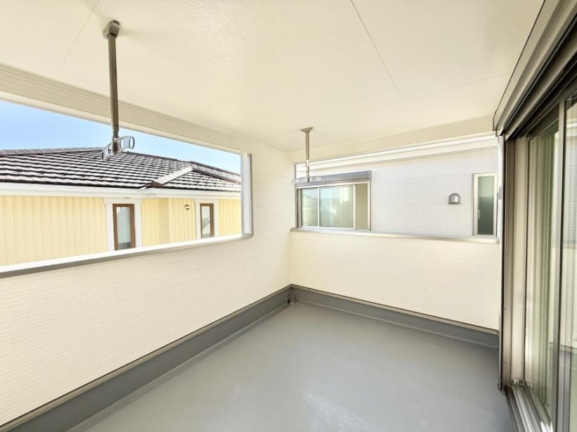 �o���R�j�[ ������ �G�߂̈ڂ낢����������J���I�ȋ�Ԃł�