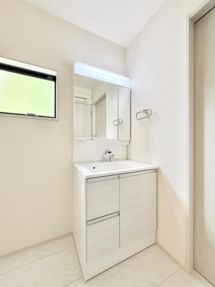 ʑEʏ 邢ʏ͖̎yłႢł