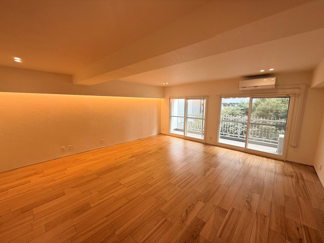 ���r���O ���r���O