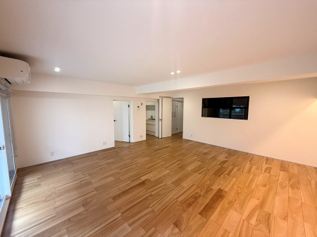 ���r���O ���r���O