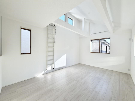 ���r���O ���������났�ƏΊ炪�W�܂�A�S���܂郊�r���O