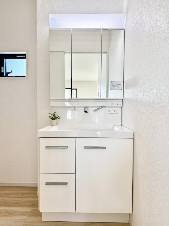 ʑEʏ Ƒ݂Ȃg₷zuł