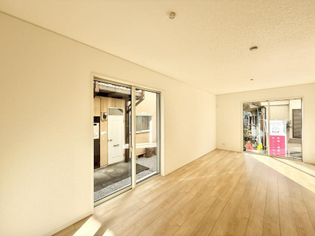 ���r���O ����