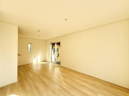 ���r���O ����