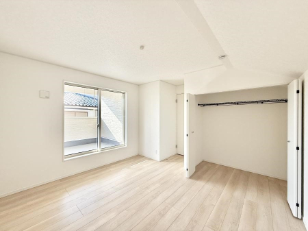 �Q�� ����