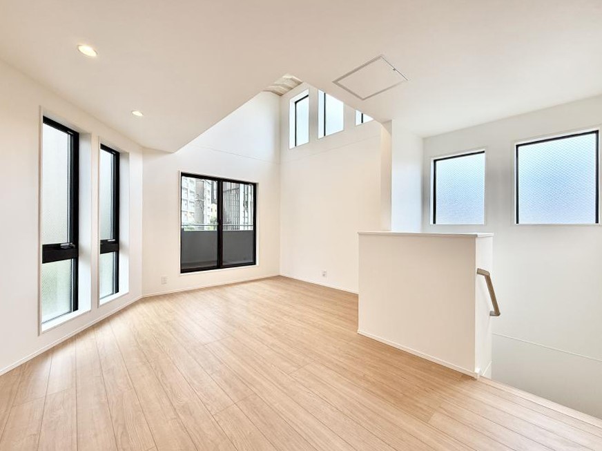 rO 났ƏΊ炪W܂AS܂郊rO