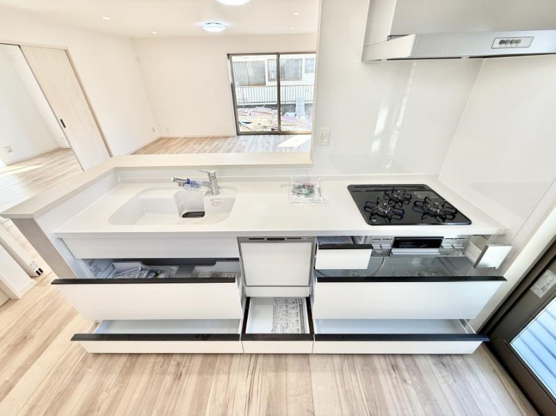 �L�b�`�� �����������������Ԃ����܂��A�Ί炠�ӂ��L�b�`��