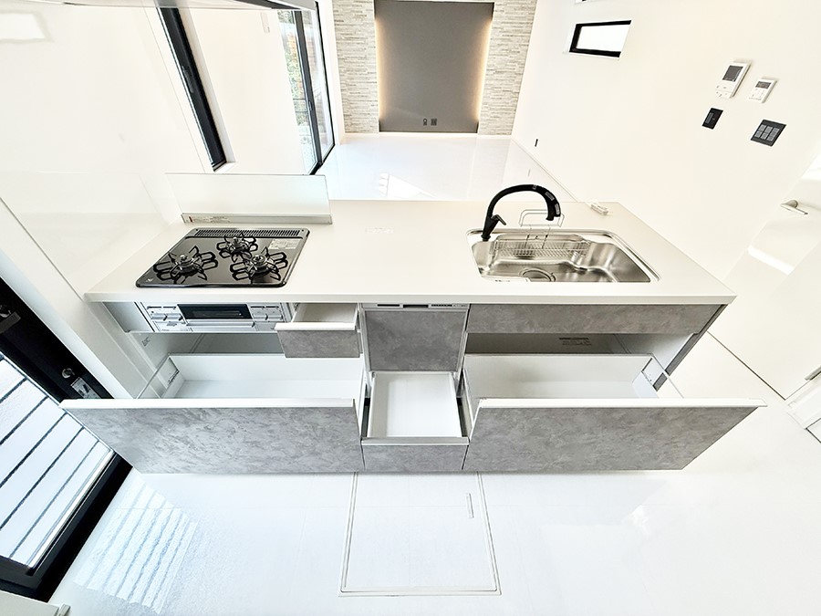 �L�b�`�� �������Ƒ����J��[�߂�A������̂���L�b�`��