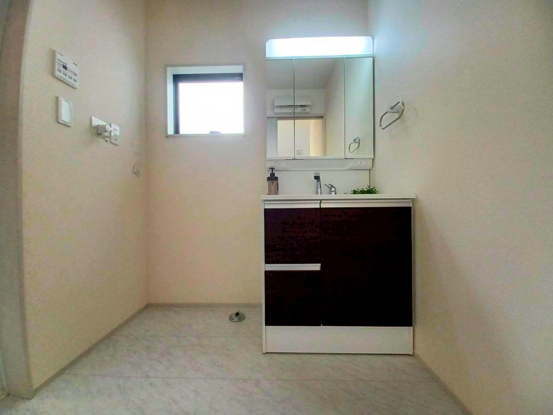 ʑEʏ 邢ʏ͖̎yłႢł