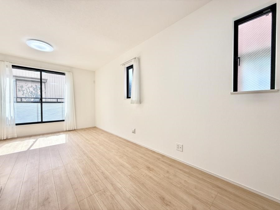 ���r���O ����