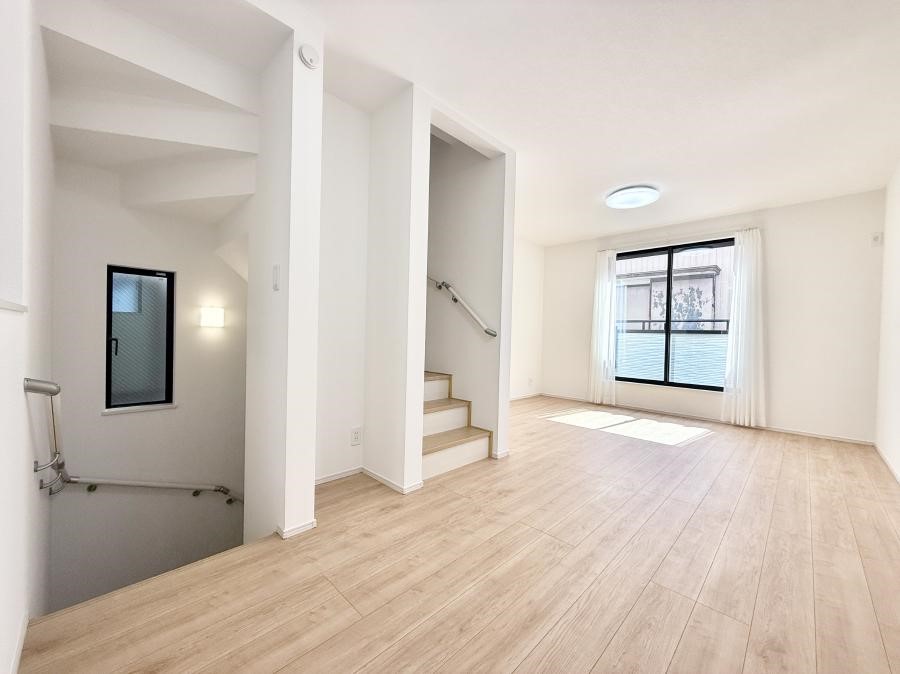 ���r���O ����