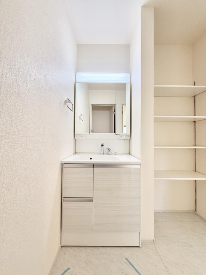 ʑEʏ 邢ʏ͖̎yłႢł